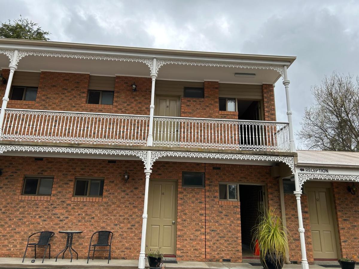 Barrass'S John Bright Motor Inn Exterior photo